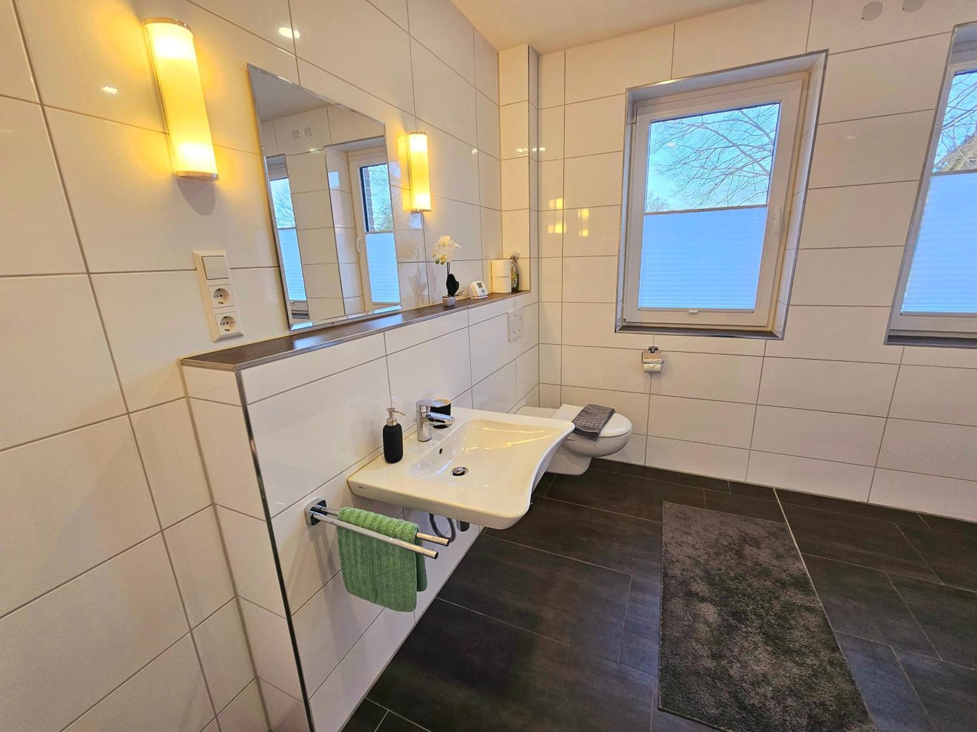 Exklusive Ferienwohnung In Lingen Holthausen 2Zim, 2Badez,Kueche,Balkon,Waschmaschine Luaran gambar